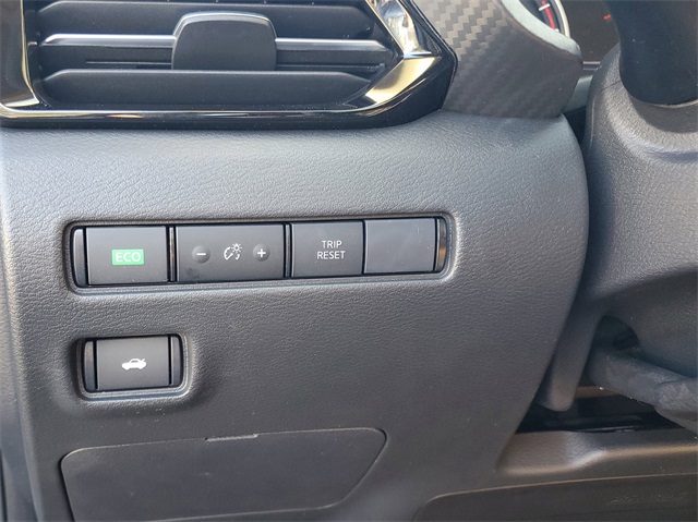 2025 Nissan Sentra SR photo 9