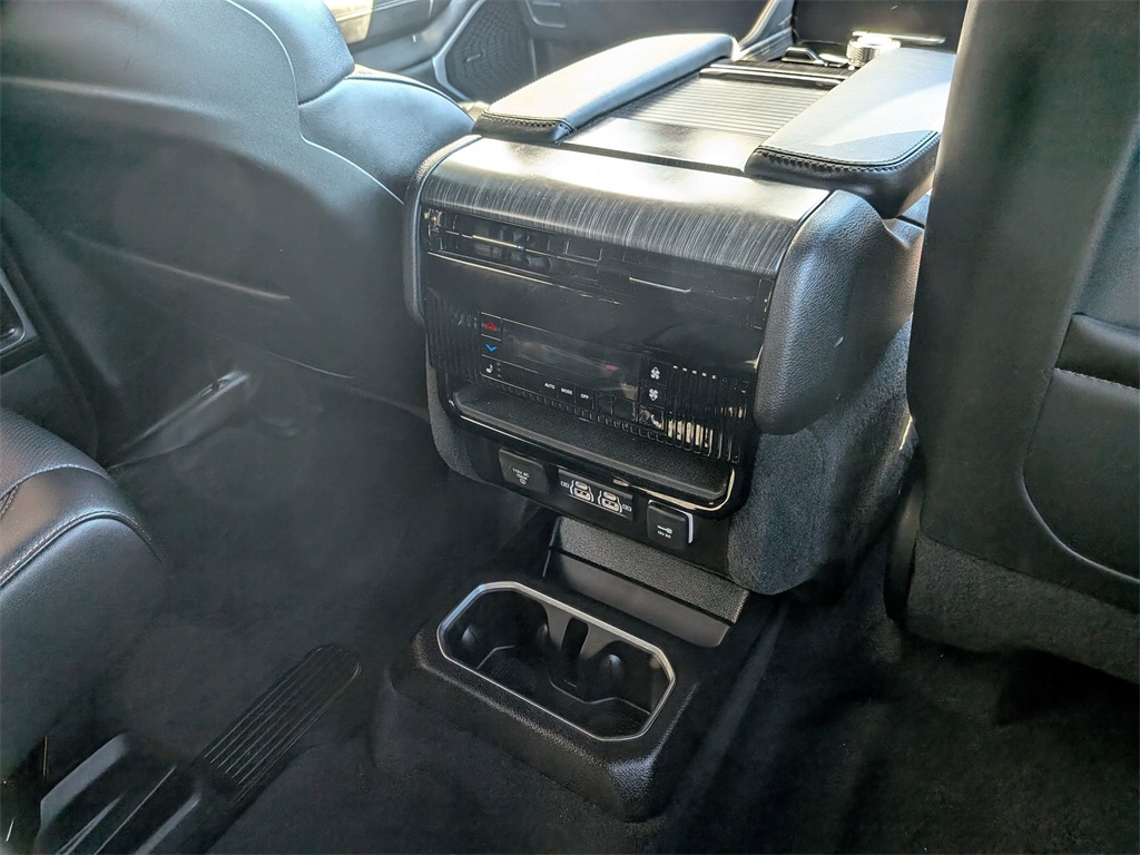 2024 Jeep Wagoneer L Series III photo 21