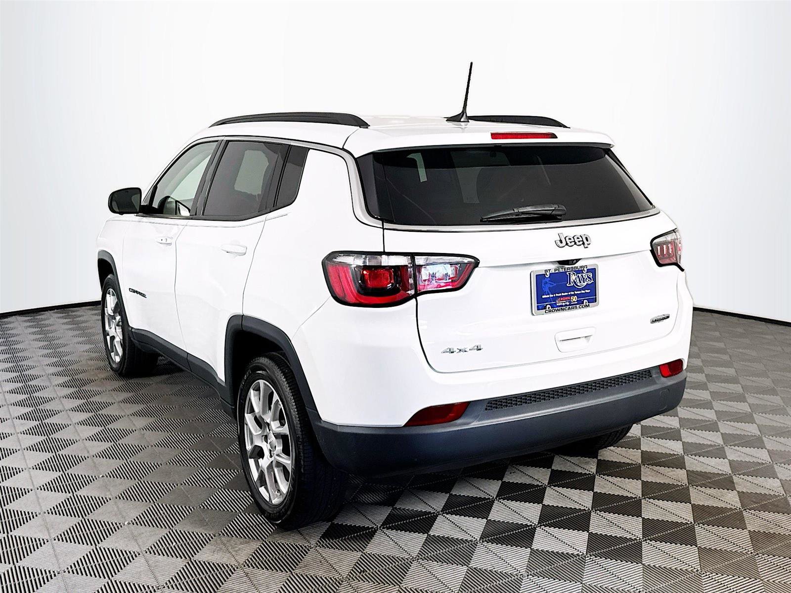 2022 Jeep Compass Latitude Lux photo 3
