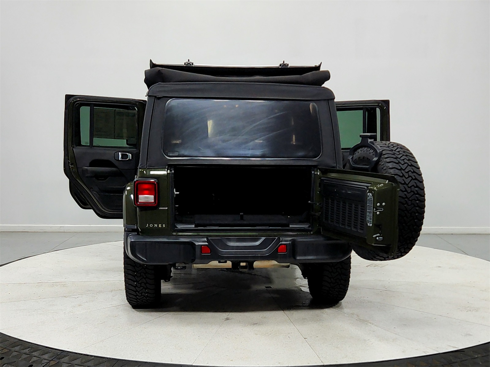 2021 Jeep Wrangler Unlimited Sahara photo 14
