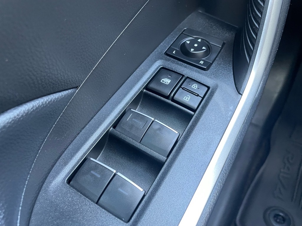 2023 Toyota RAV4 XLE photo 18