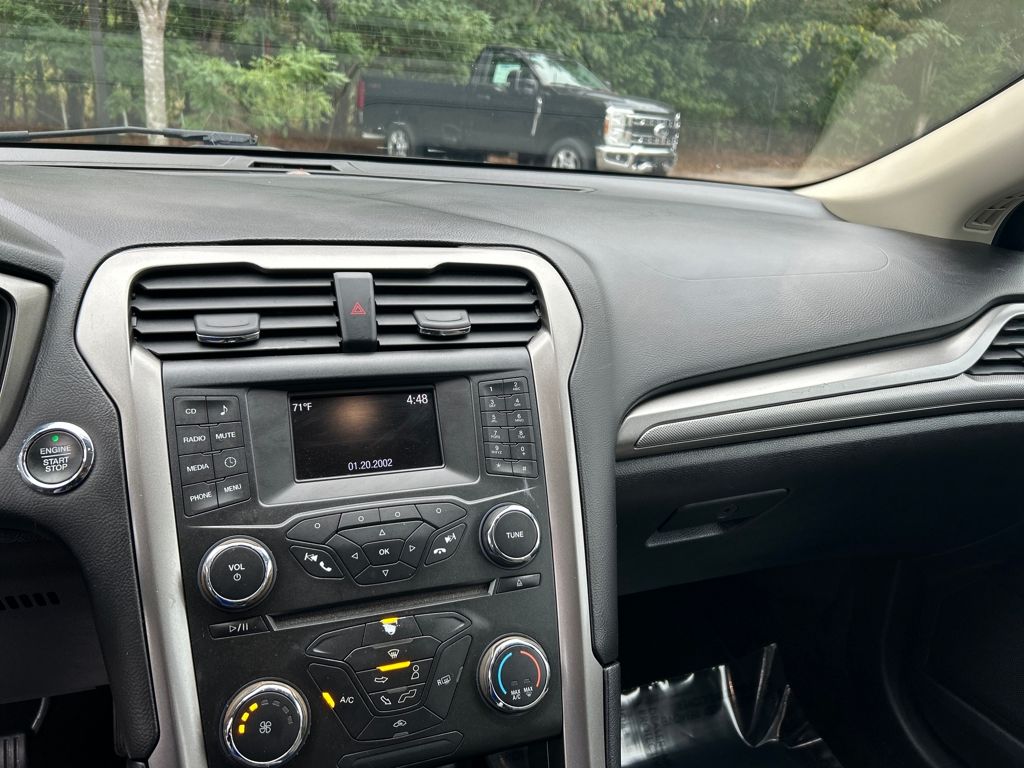 2017 Ford Fusion SE photo 13