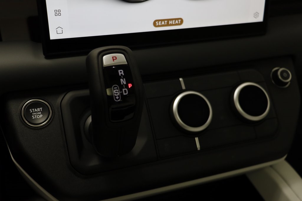 2025 Land Rover Defender 110 X-Dynamic SE photo 12