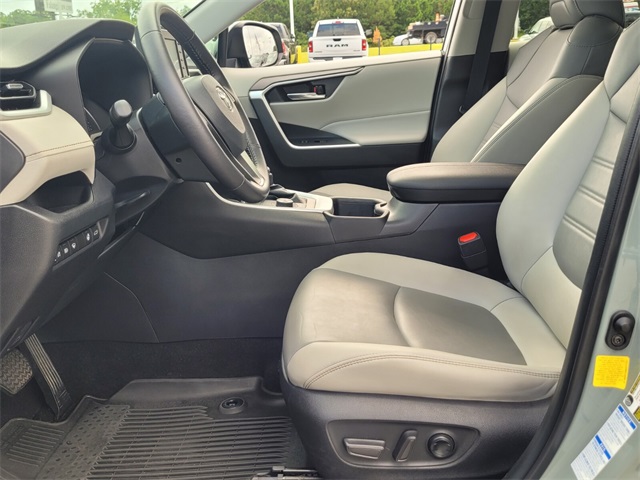 2022 Toyota RAV4 Hybrid XLE Premium photo 5