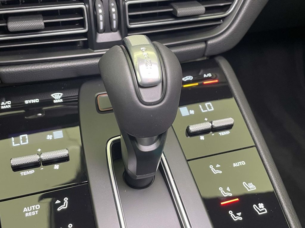 2025 Porsche Macan Base photo 34