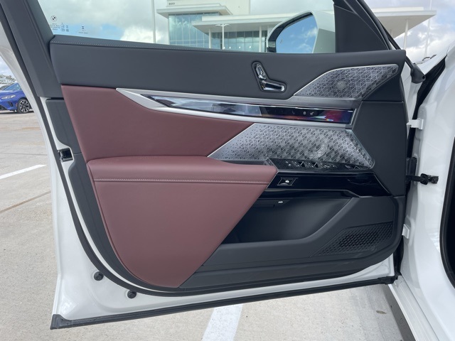 2026 Bmw 750e photo 13