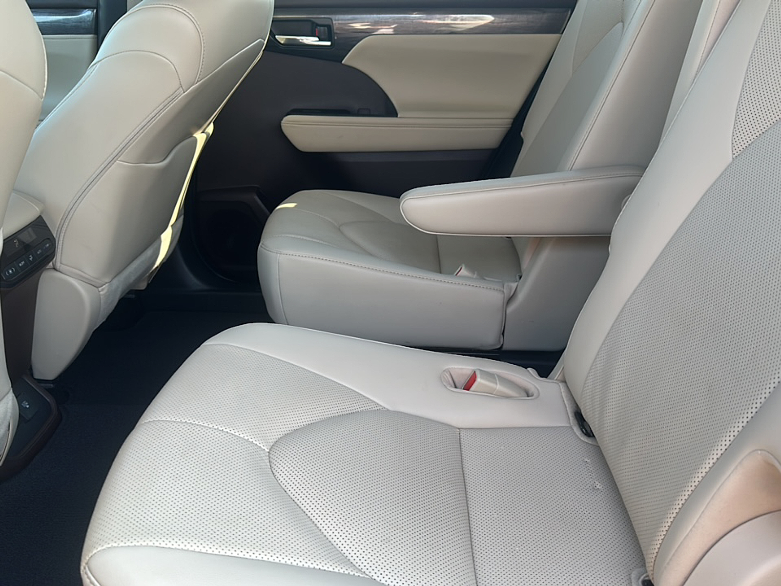 2021 Toyota Highlander Limited photo 10
