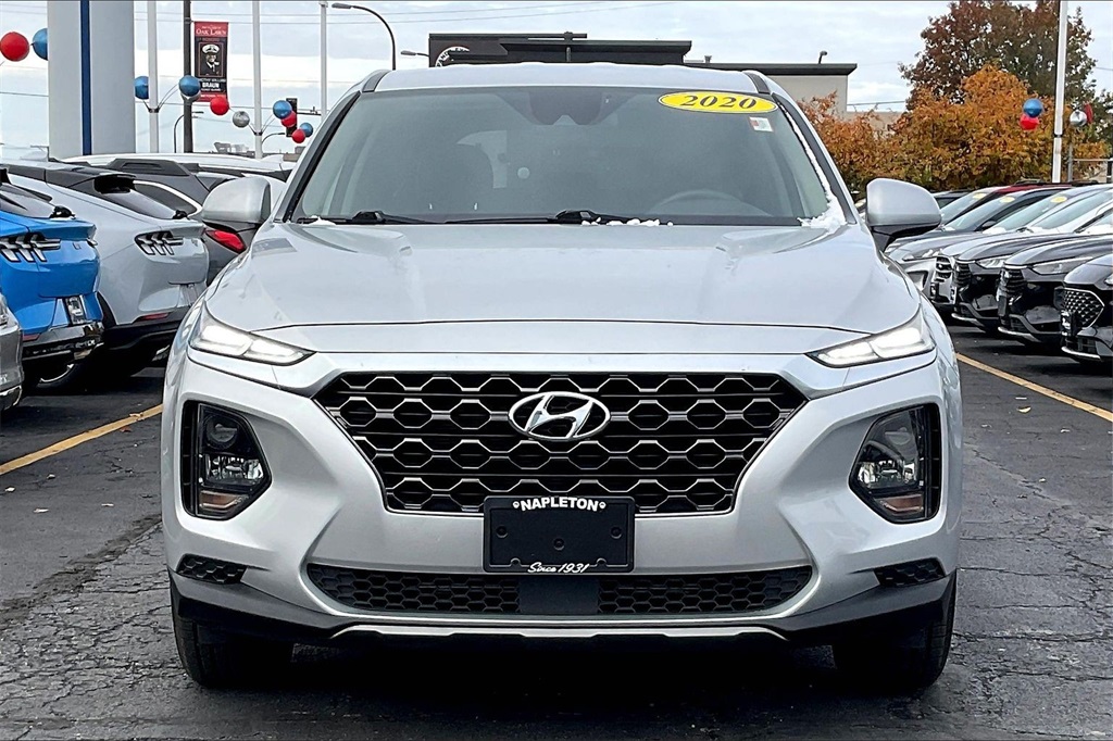 2020 Hyundai Santa Fe SE photo 2