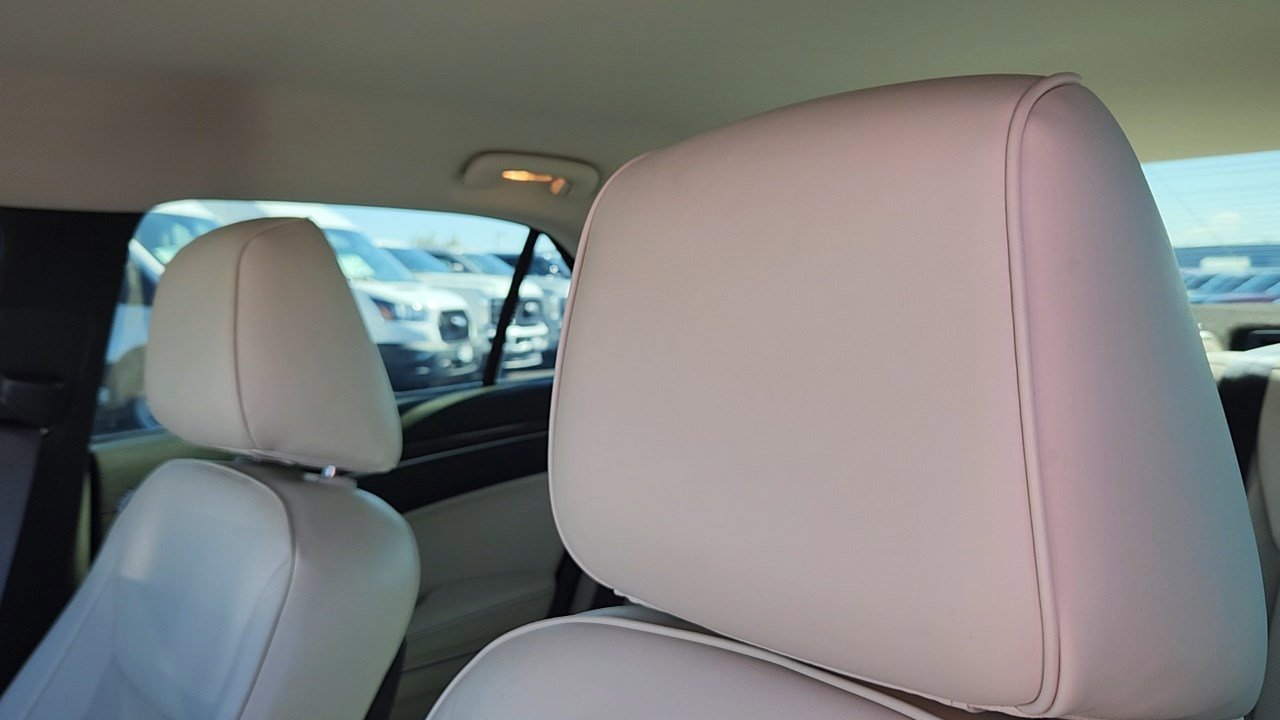 2022 Chrysler 300 Touring L photo 8