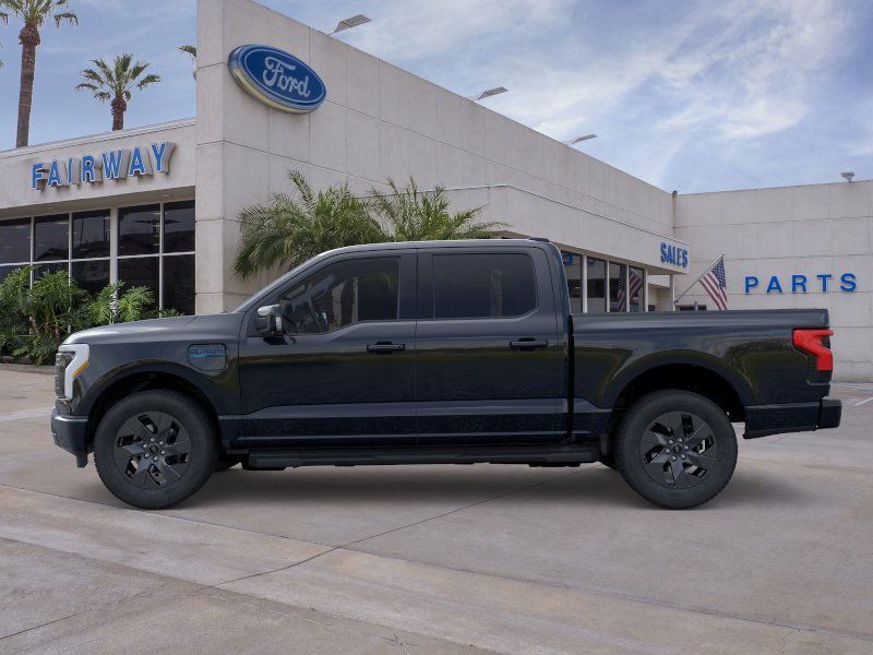 2025 Ford F-150 Lightning Lariat photo 2