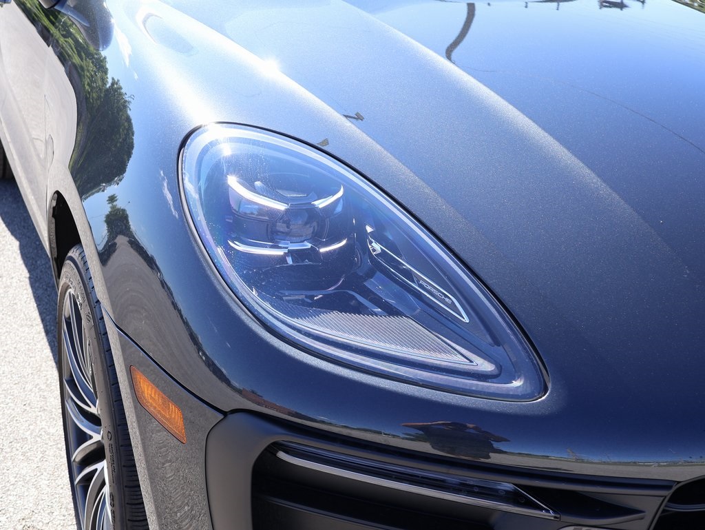 2025 Porsche Macan T photo 12
