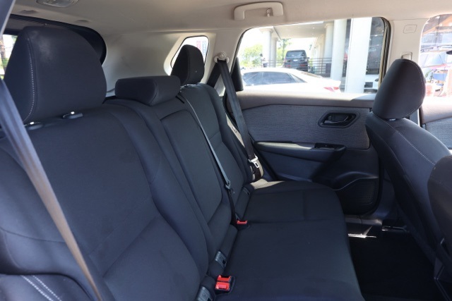 2023 Nissan Rogue S photo 13