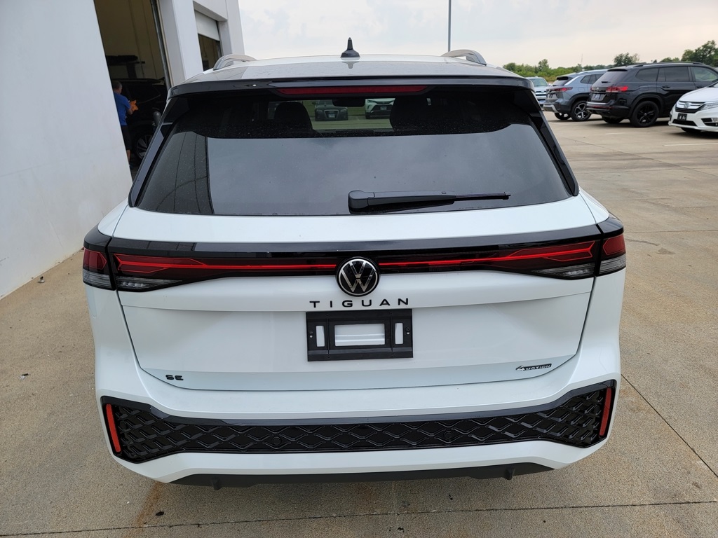 2025 Volkswagen Tiguan SE R-Line Black photo 2