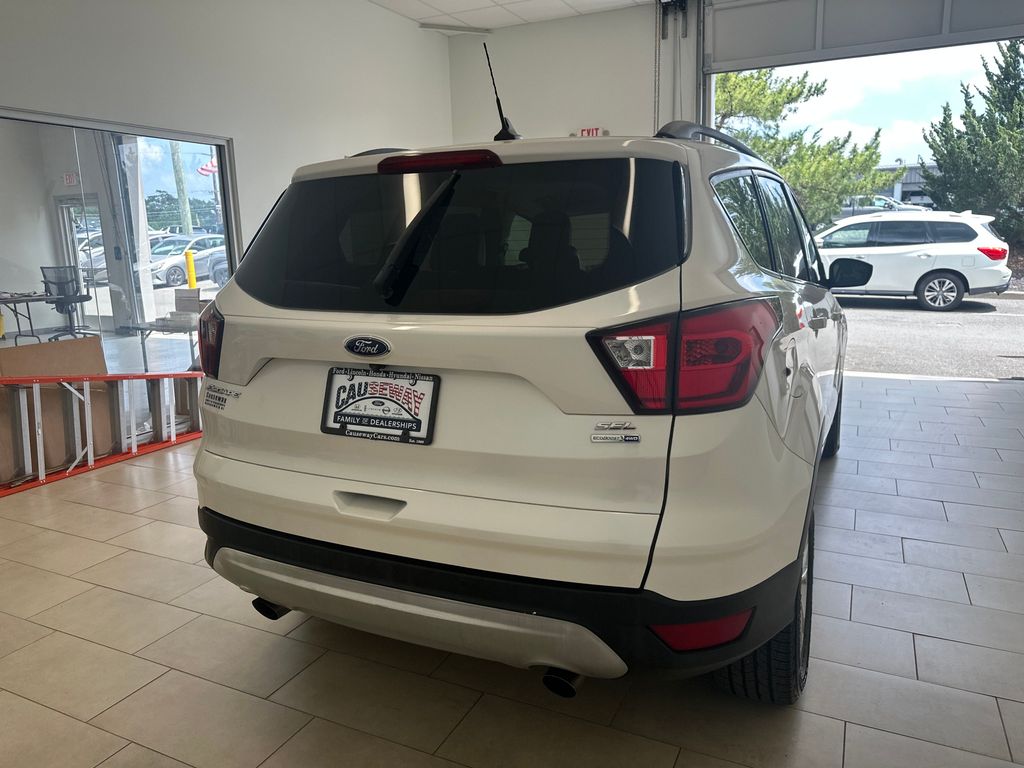 2019 Ford Escape SEL photo 26