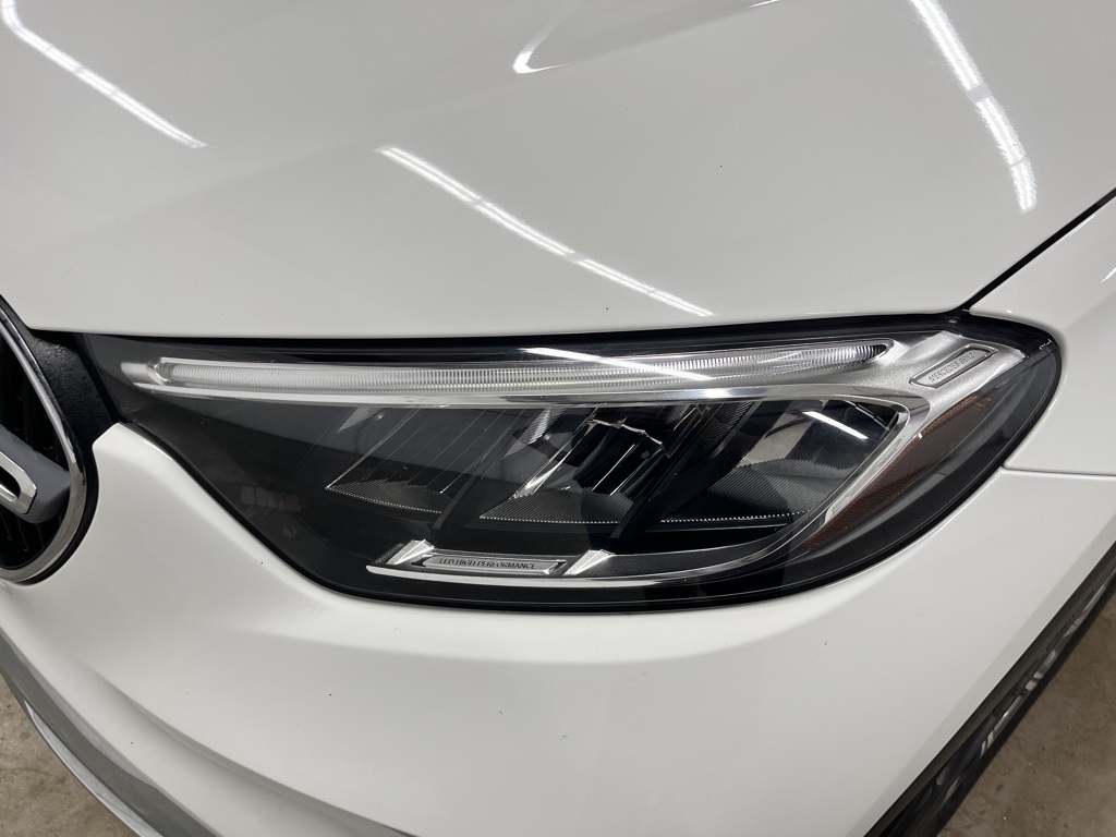 2024 Mercedes Benz GLC 300 photo 4