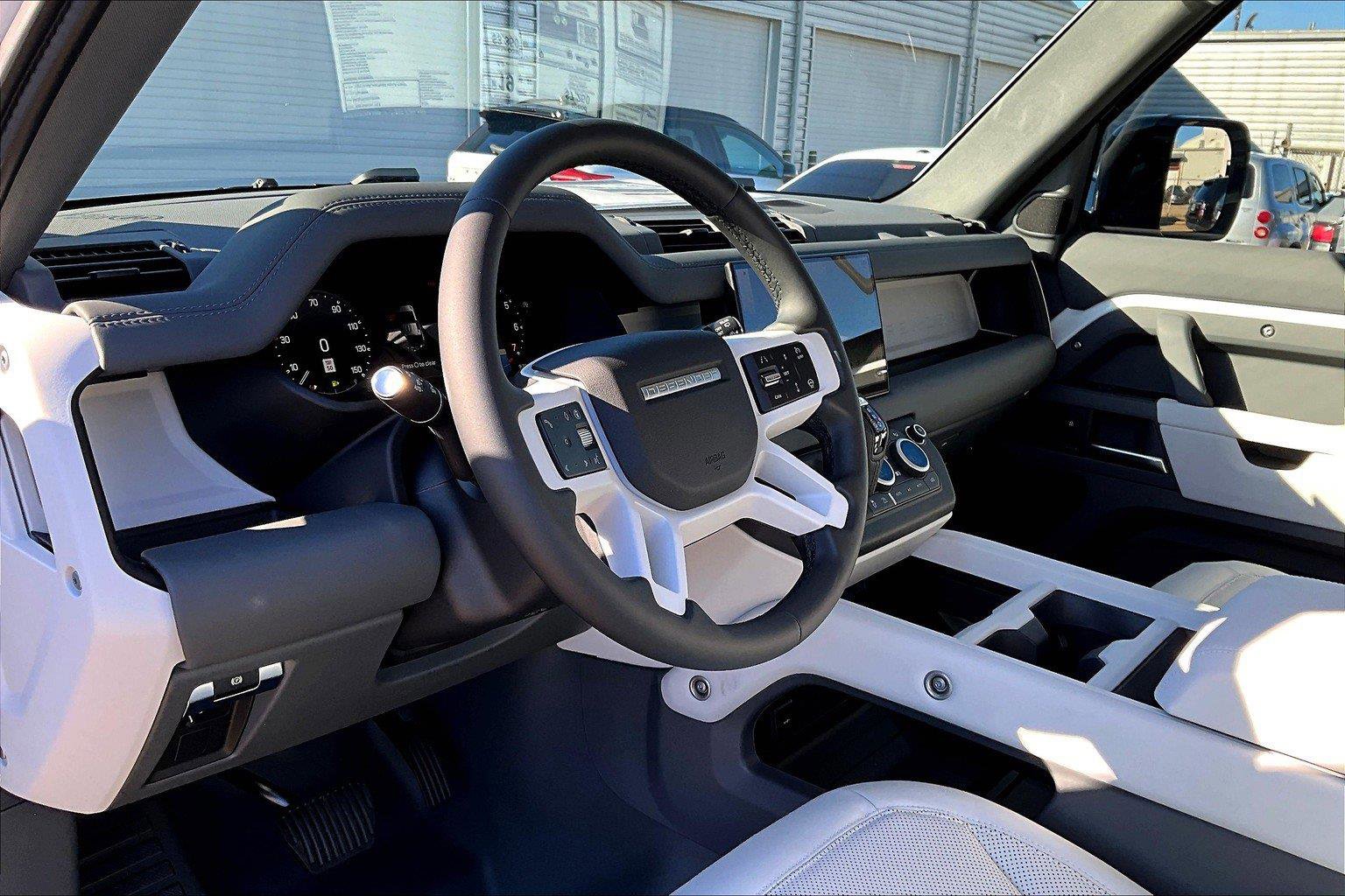 2025 Land Rover Defender 110 S photo 9