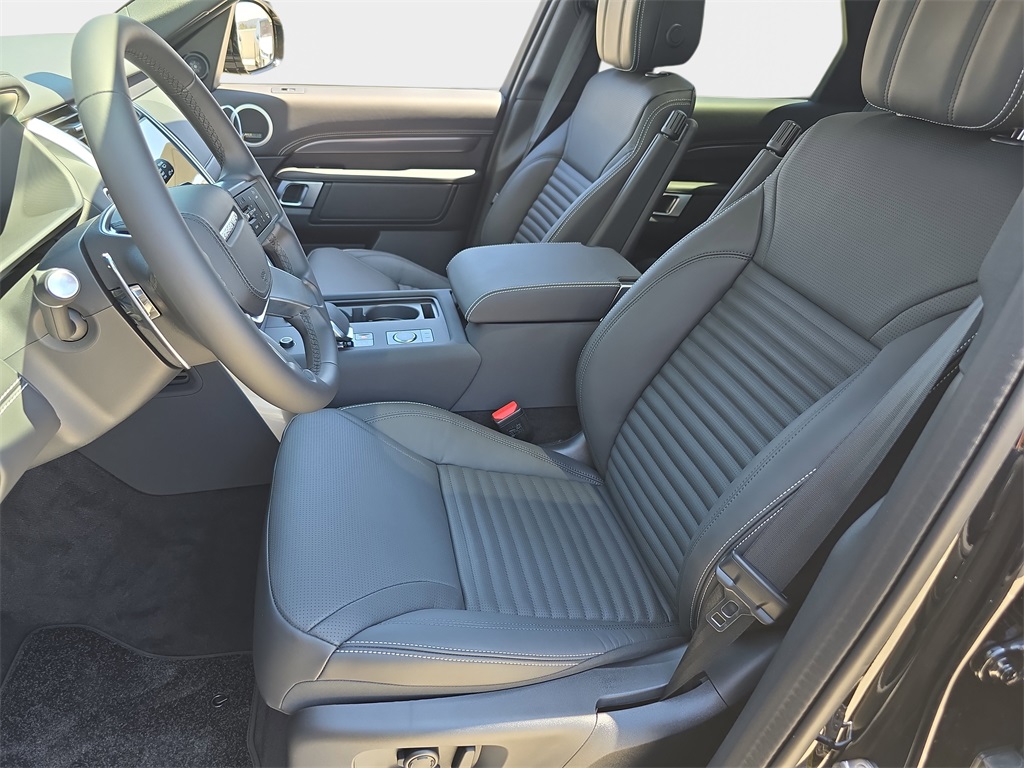 2025 Land Rover Discovery Metropolitan Edition photo 12
