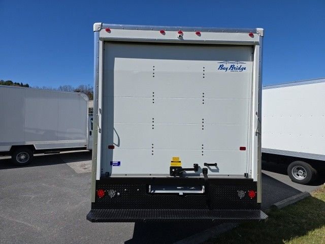 2025 Gmc Savana Cutaway 3500 photo 4