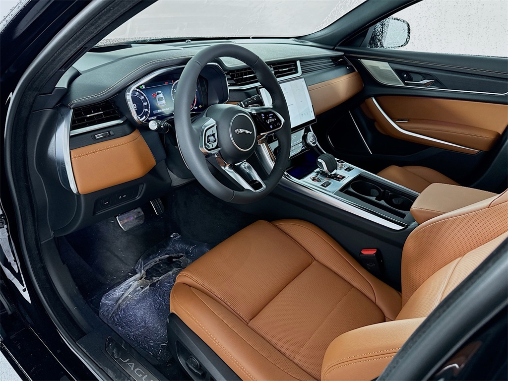 New 2024 Black Jaguar R-Dynamic SE image 9
