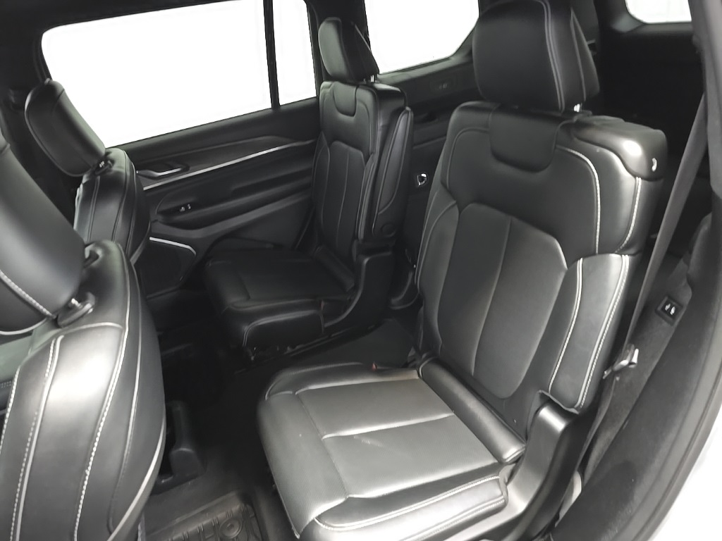 2023 Jeep Grand Cherokee Overland photo 33