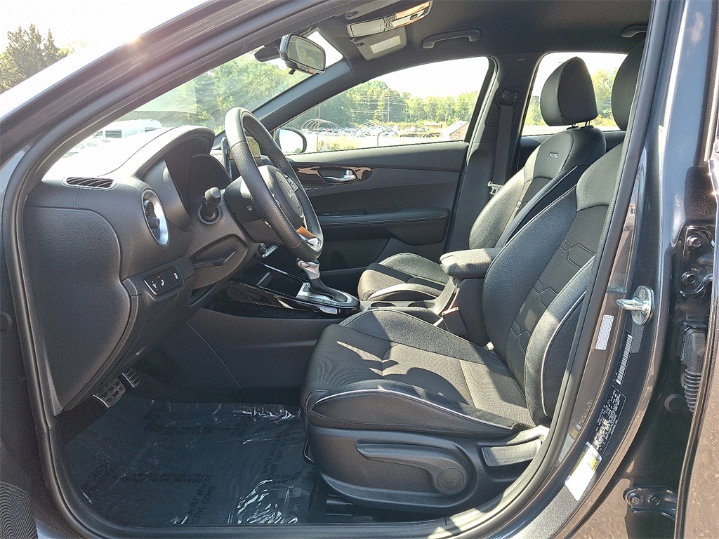 2023 Kia Forte GT-Line photo 13