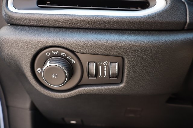2025 Chrysler Pacifica photo 12