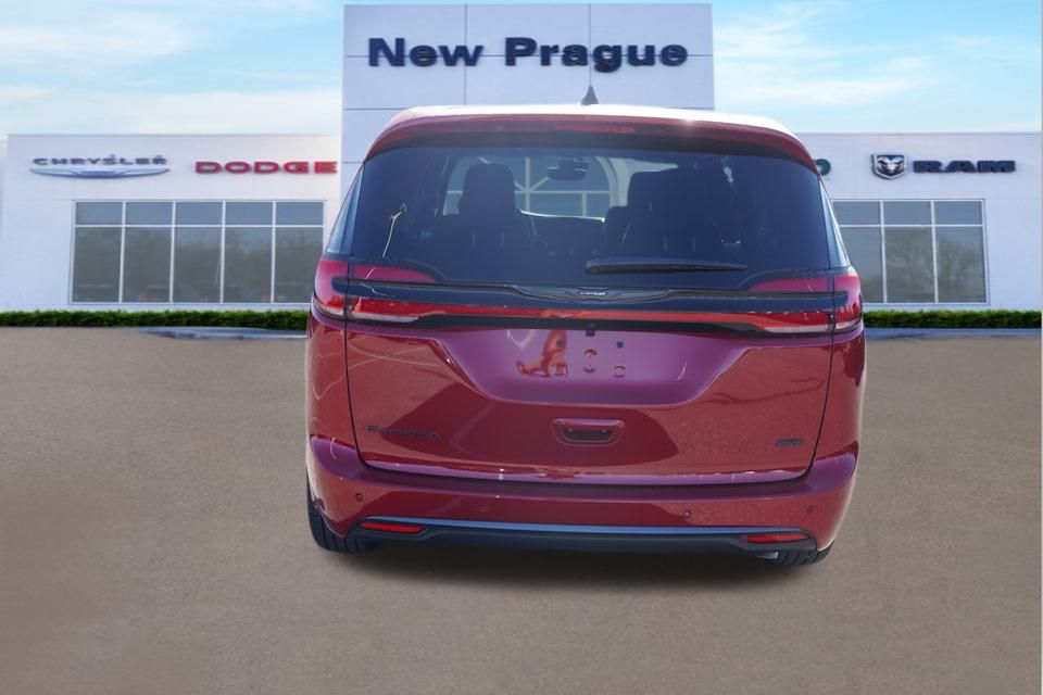 2026 Chrysler Pacifica photo 4