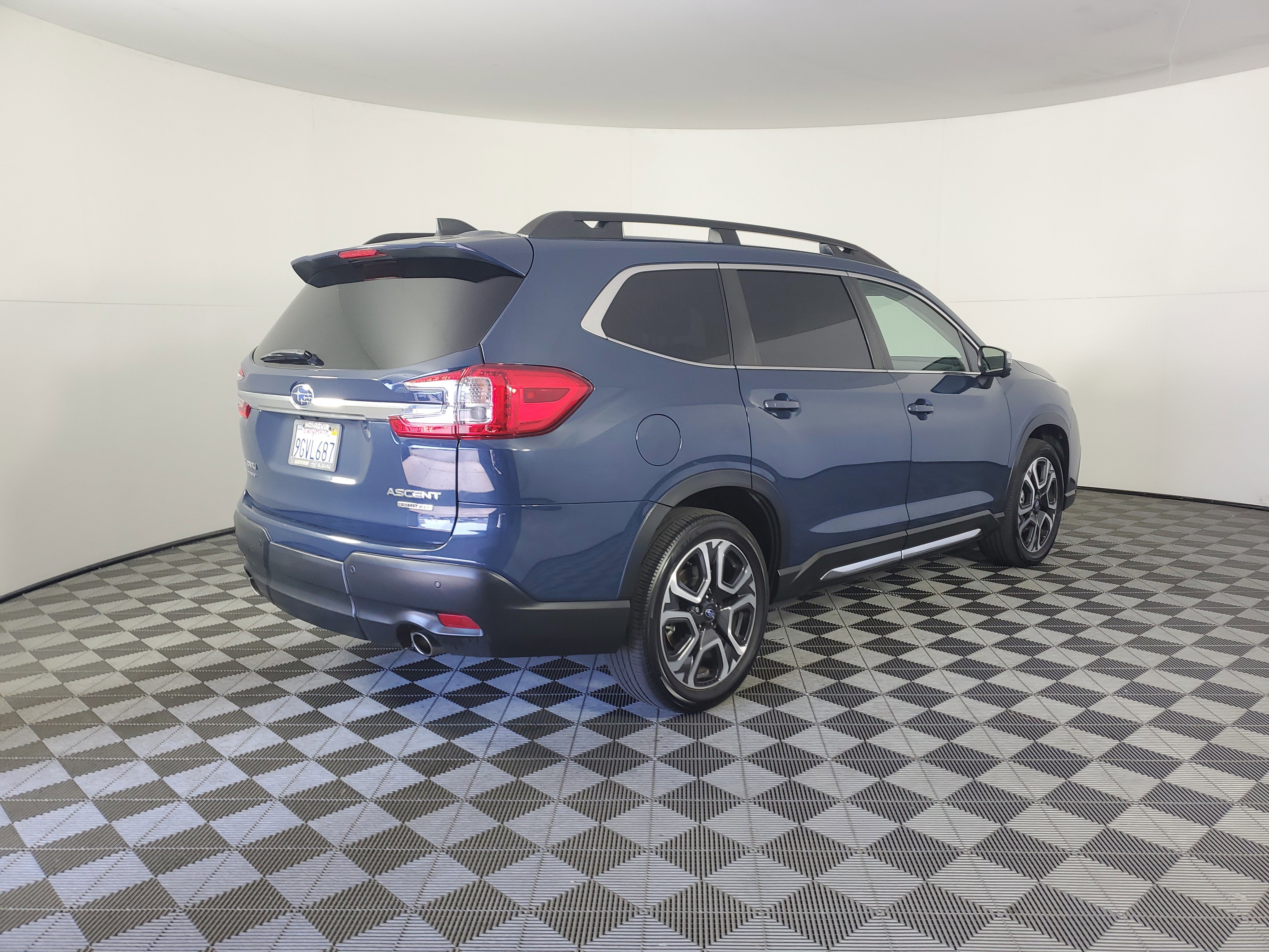 Used 2023 Cosmic Blue Pearl Subaru Limited image 4