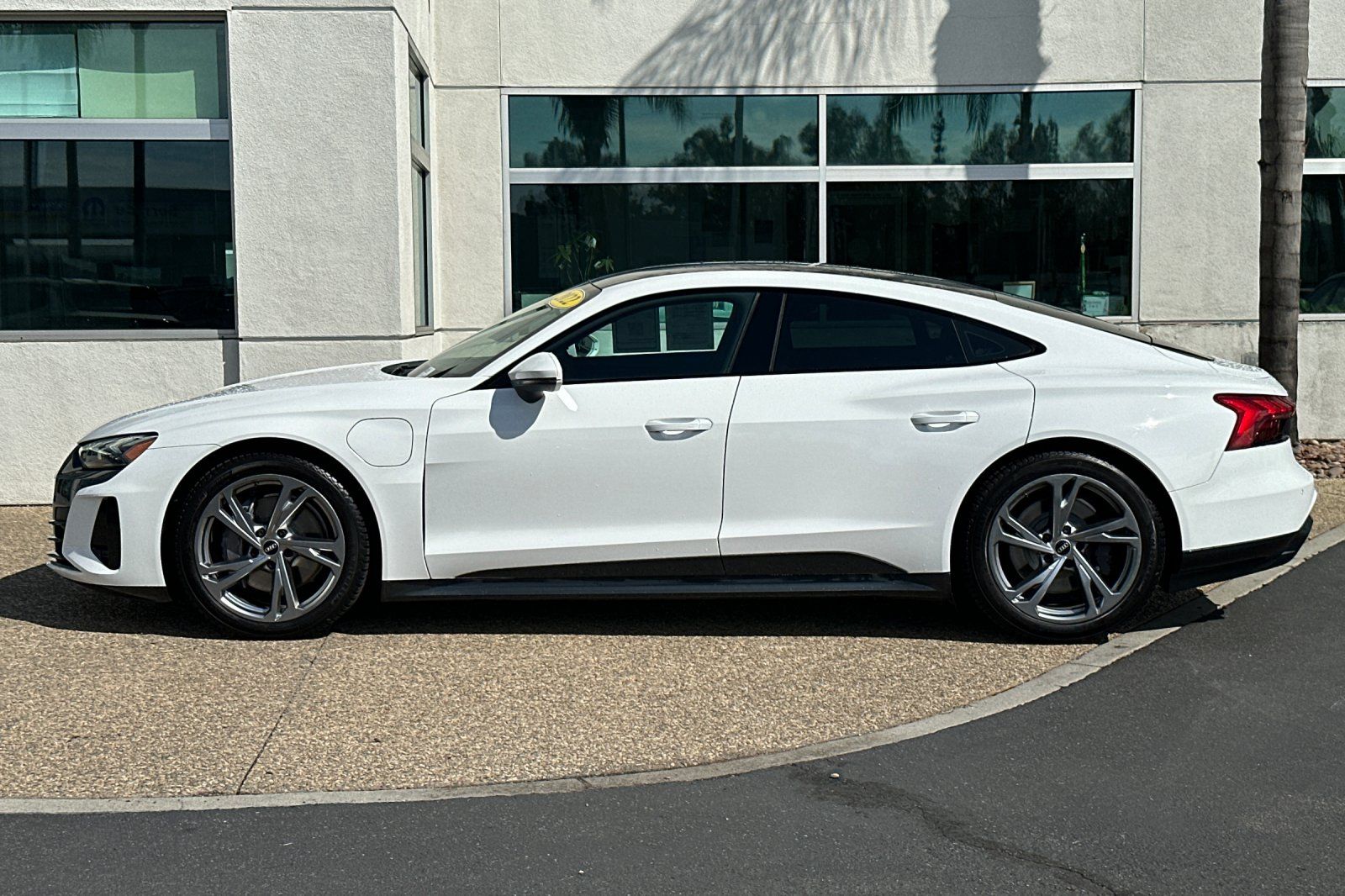 2022 Audi e-tron GT Premium Plus photo 7