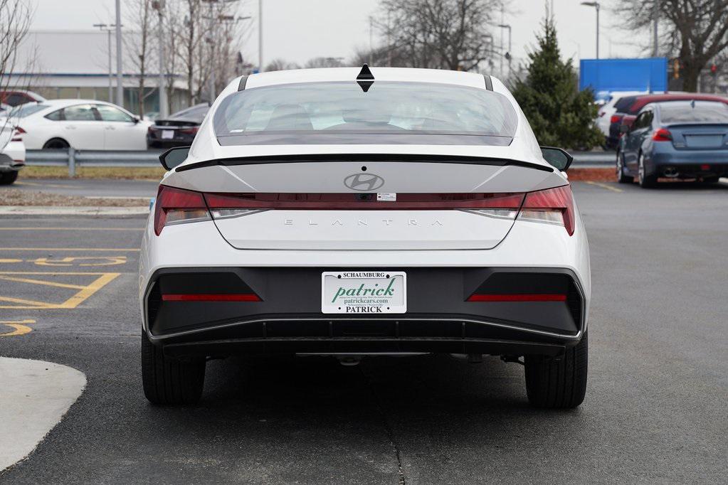 2025 Hyundai Elantra SEL Sport photo 5
