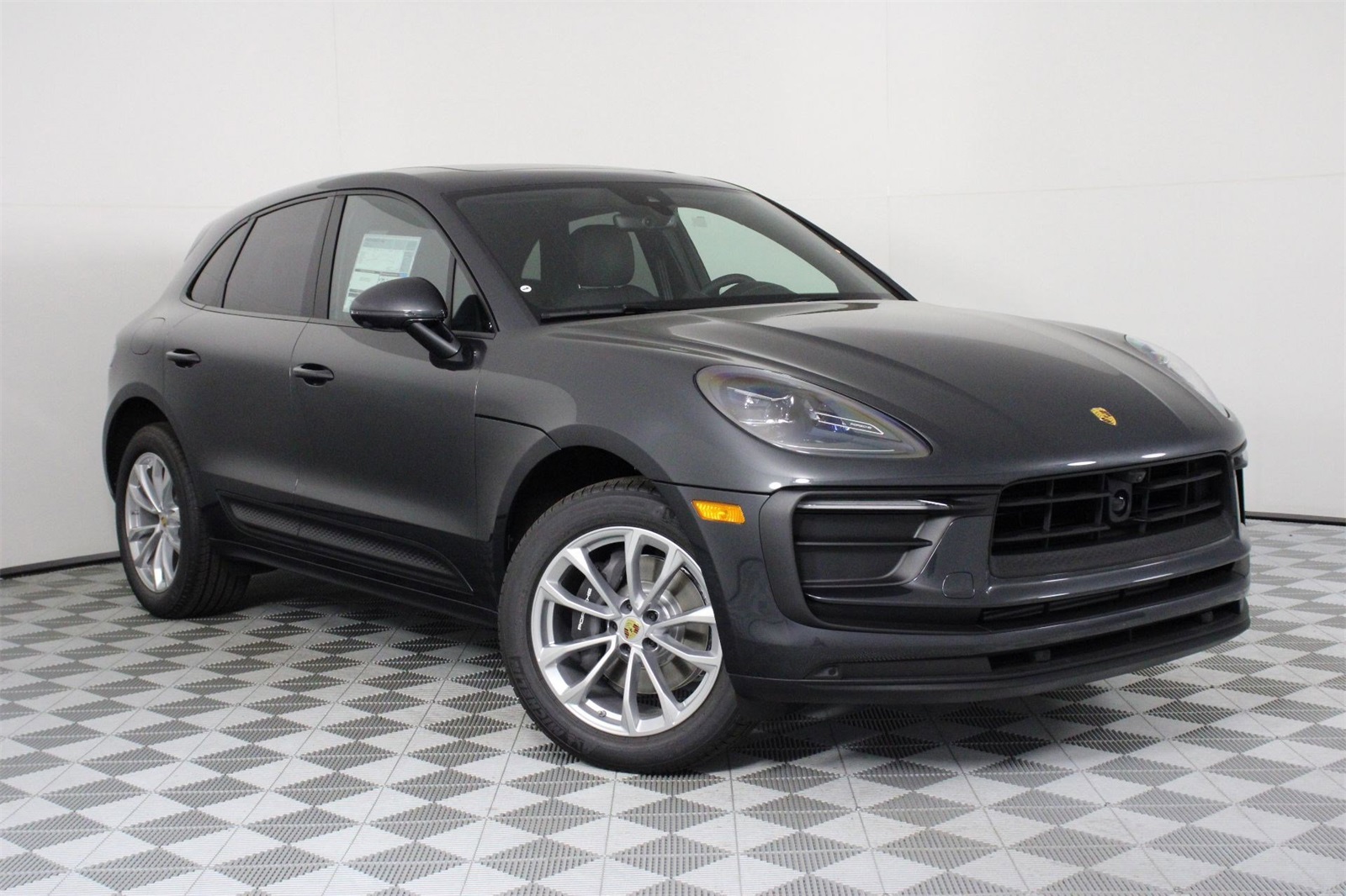 2026 Porsche Macan T photo 9
