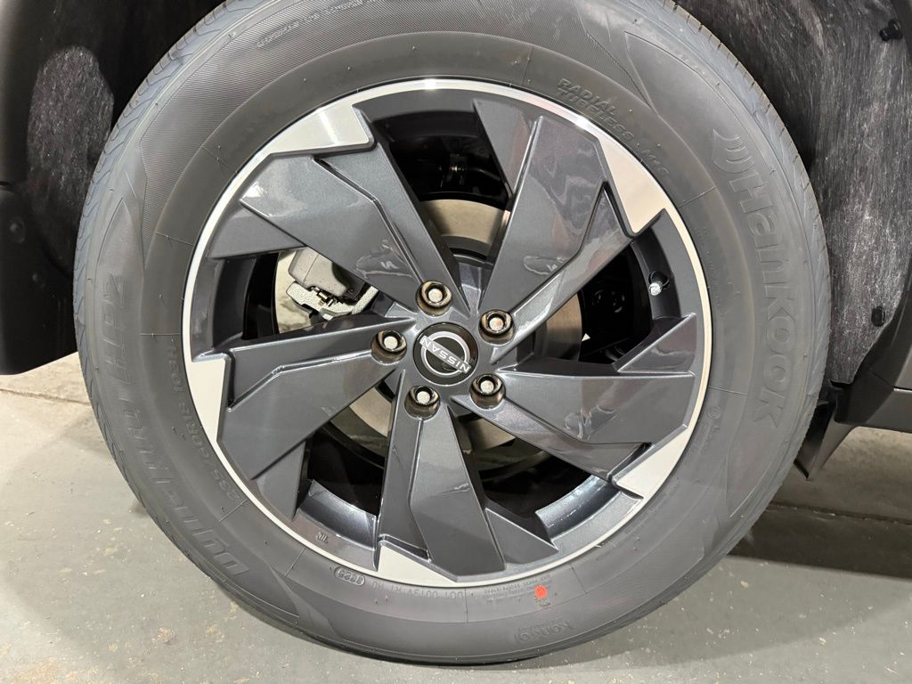 2026 Nissan Rogue SV photo 11