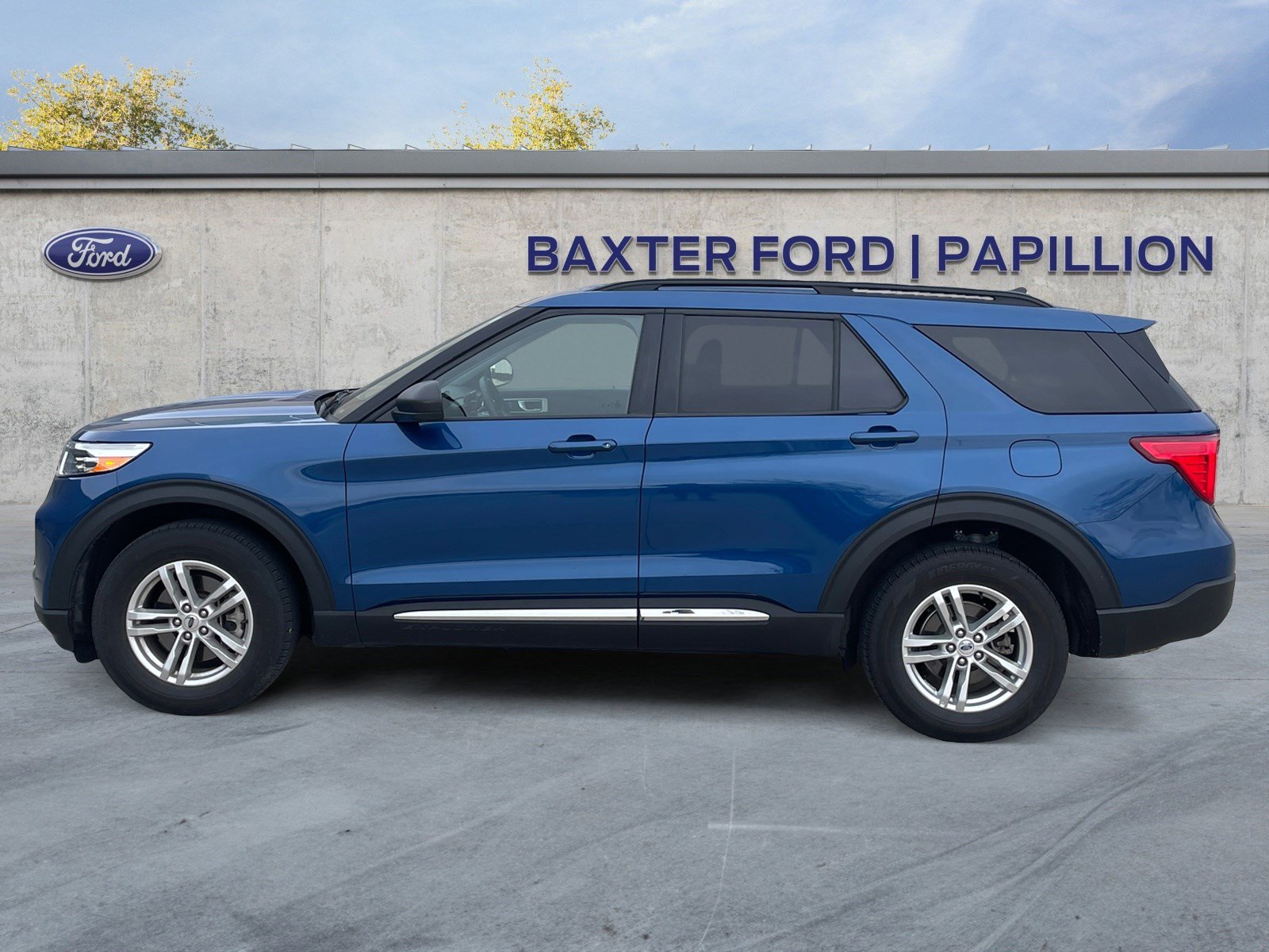 2023 Ford Explorer XLT photo 2