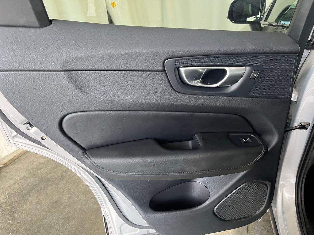2024 Volvo XC60 B5 Core photo 21