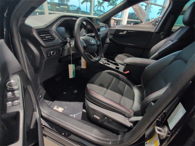 2025 Ford Escape ST-Line photo 6