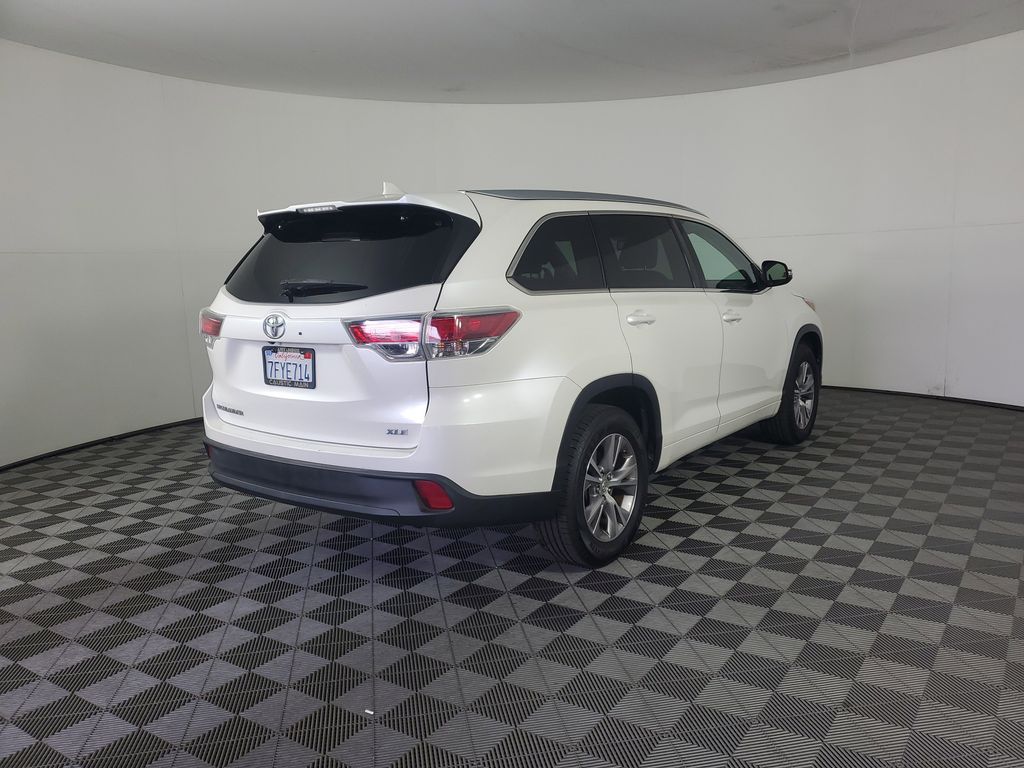 2015 Toyota Highlander XLE photo 2