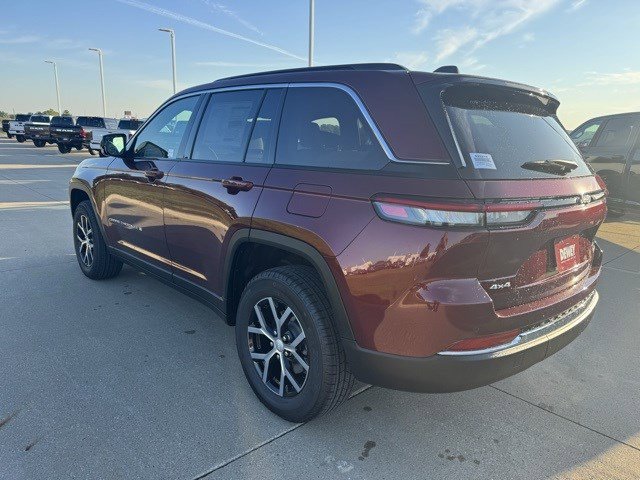 2025 Jeep Grand Cherokee Limited photo 4