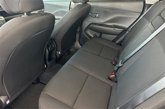 2025 Hyundai Kona SEL photo 9