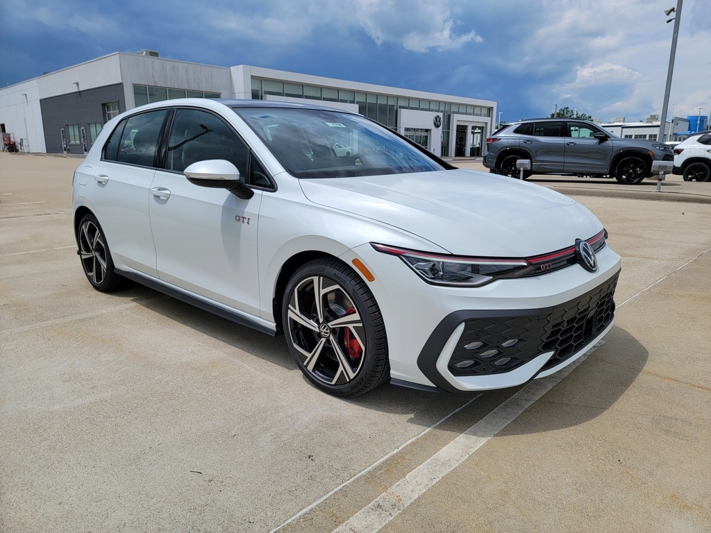 2025 Volkswagen Golf GTI SE's photo
