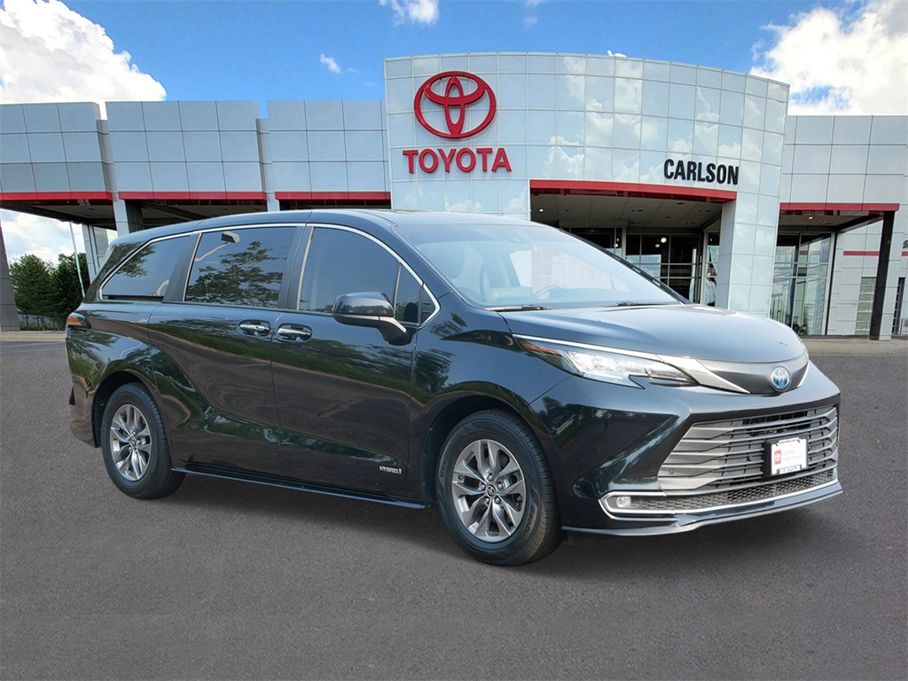 Used 2021 Toyota Sienna XLE with VIN 5TDYRKEC6MS018089 for sale in Minneapolis, Minnesota
