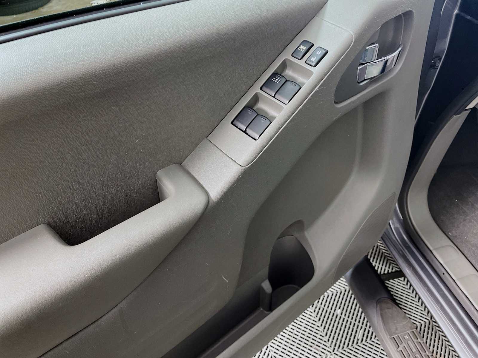 2021 Nissan Frontier SV photo 13