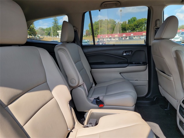 2022 Honda Pilot Touring photo 13