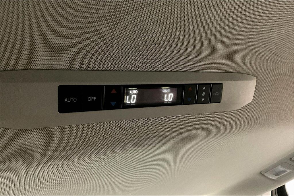 2021 Toyota Sienna XLE photo 33