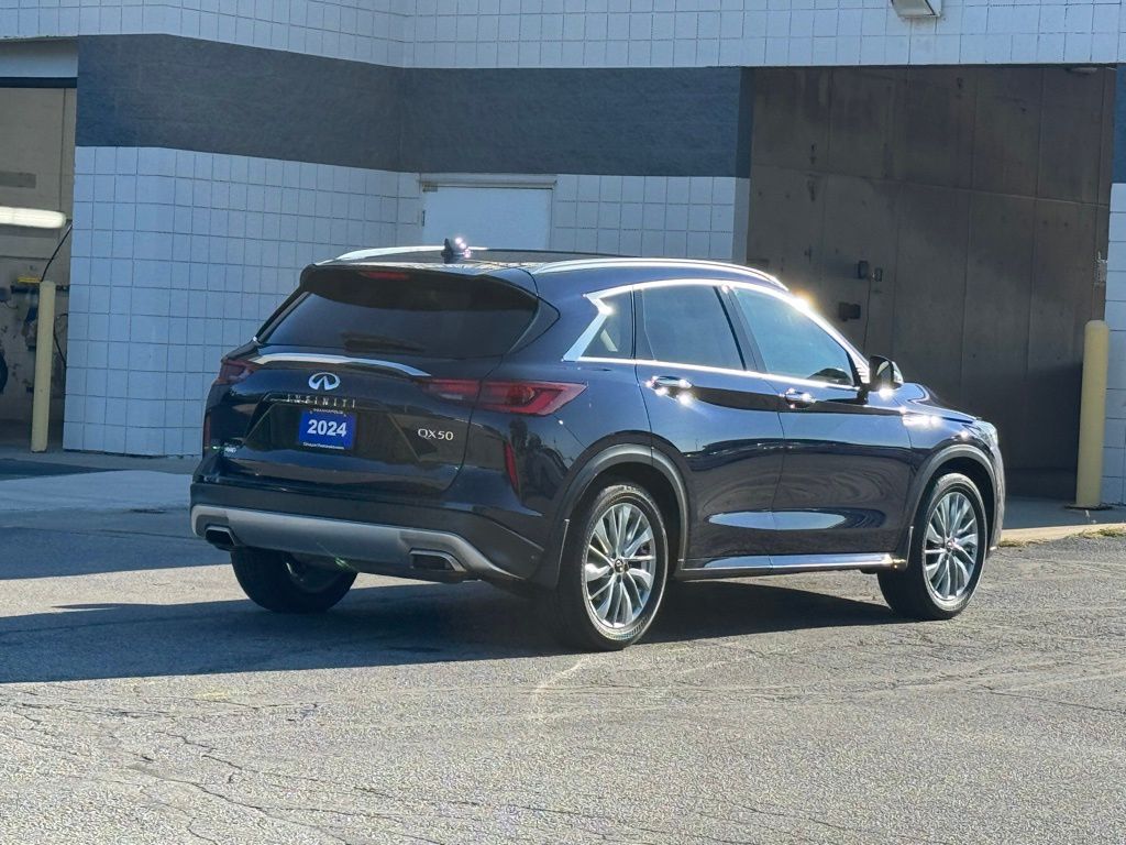2024 Infiniti QX50 Luxe AWD photo 2