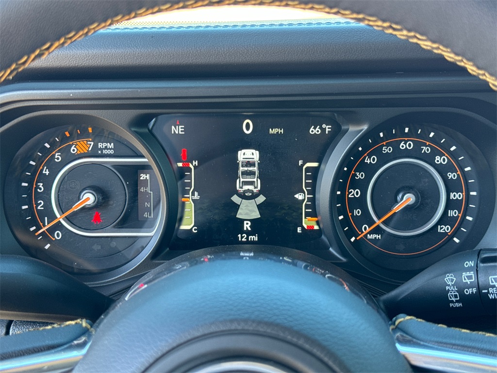 2025 Jeep Wrangler Sahara photo 34