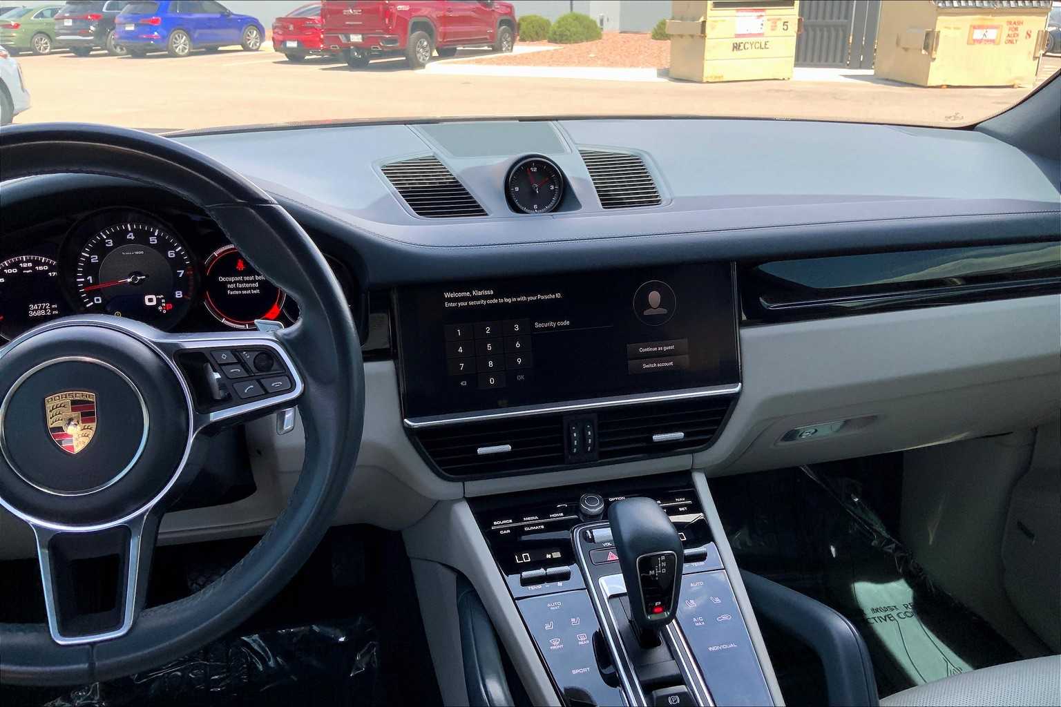 2022 Porsche Cayenne Base photo 6