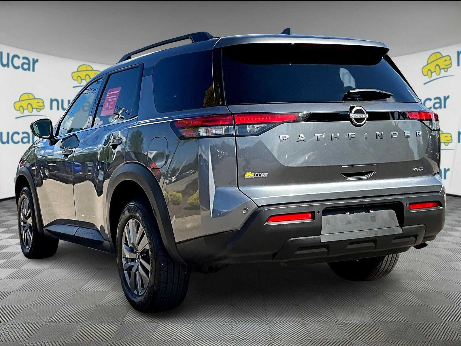 2025 Nissan Pathfinder SV photo 4