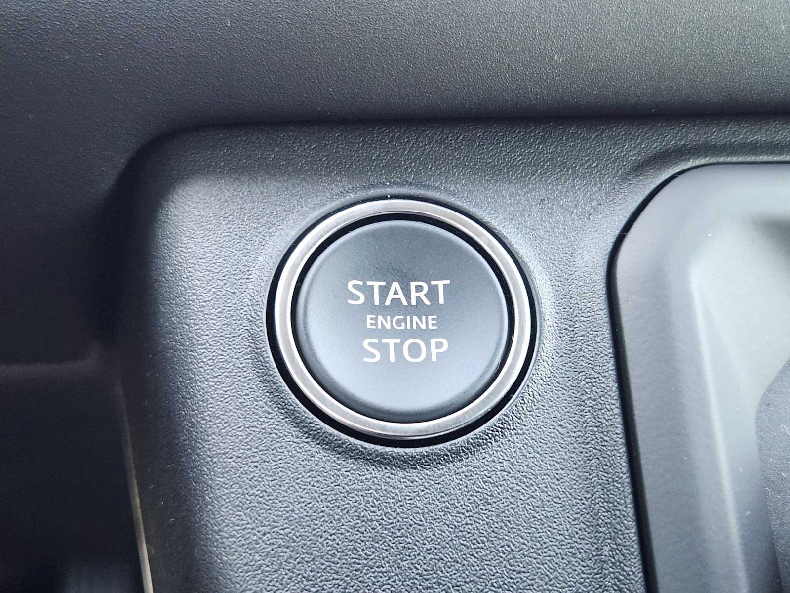 2025 Land Rover Defender 110 S photo 19