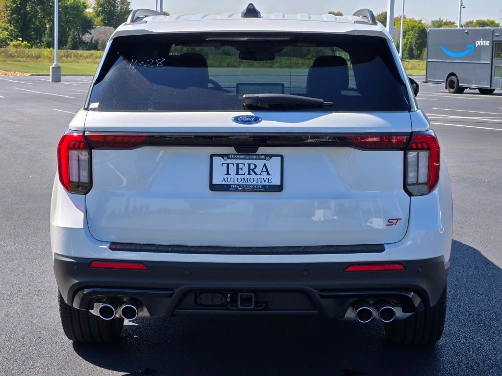 2025 Ford Explorer ST photo 12