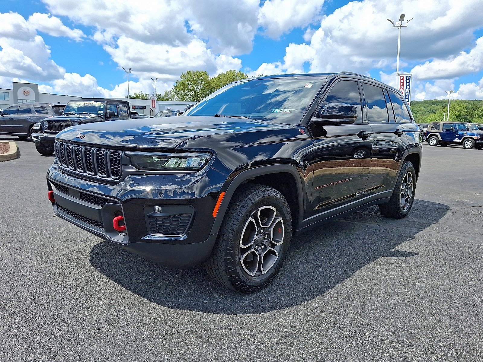 2022 Jeep Grand Cherokee Trailhawk photo 2